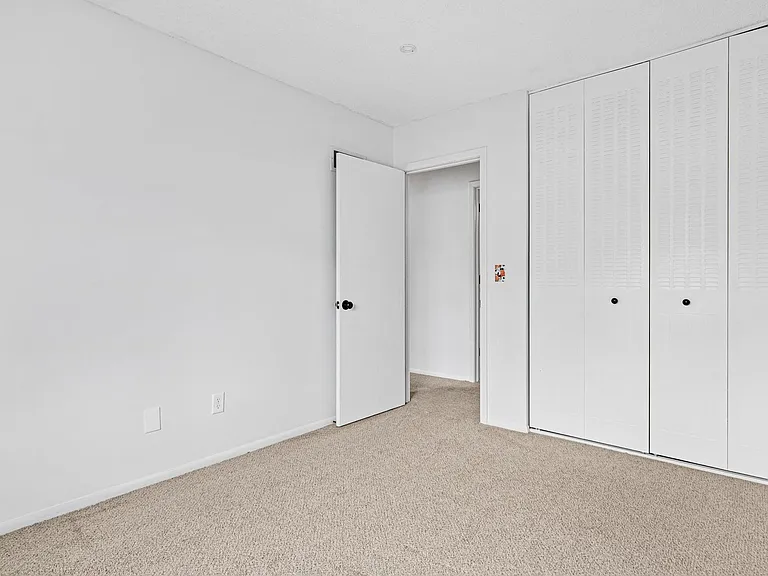2352 Dorland Ln — Photo 15