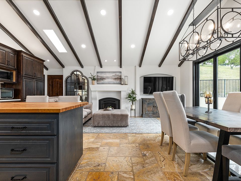 1st image of 680 Corral Pl