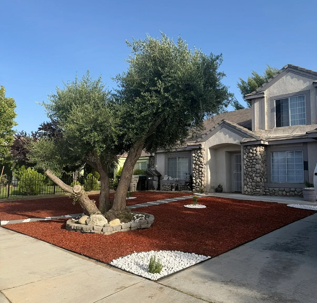 4 bed, 1944 sqft, $900 — Photo 1
