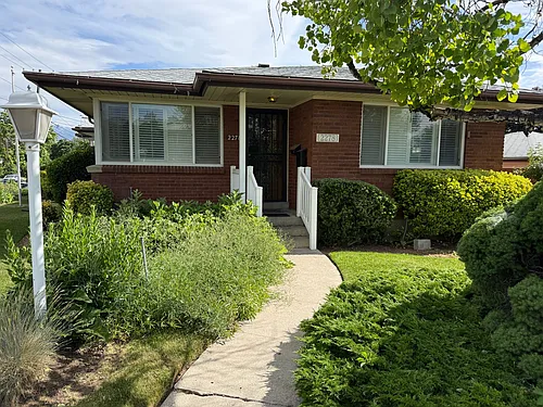 2278 E Logan Ave Photo 1