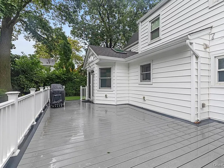709 Carlyle St — Photo 26
