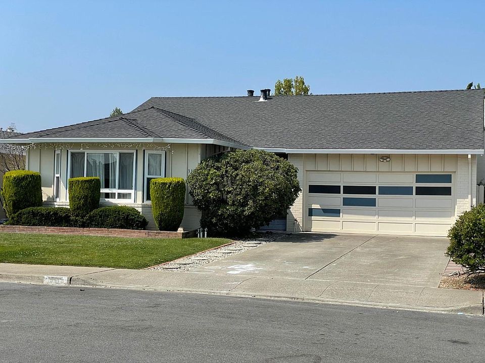 1st image of 310 Staysail Ct