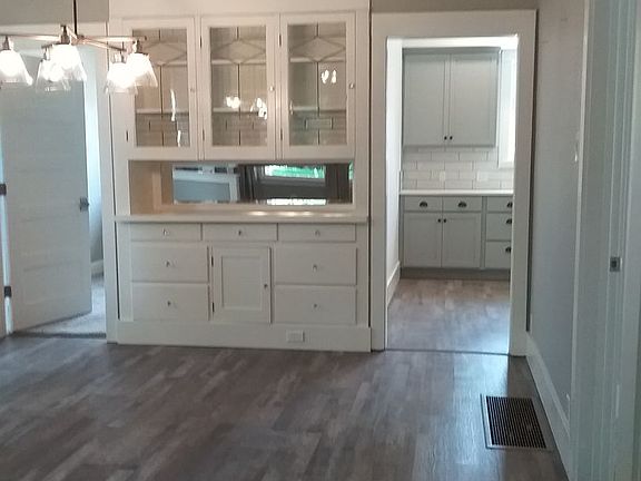 4th image of 610 Washington St