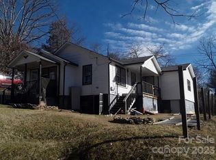 60 Lincoln Park Rd, Burnsville, NC 28714
