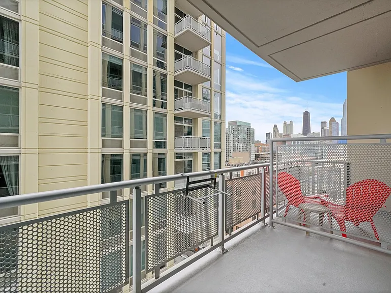 700 N Larrabee St #1004 — Photo 14