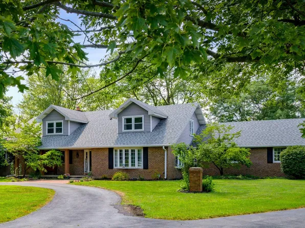 5800 W Winterhawk Ct, Muncie, IN 47304