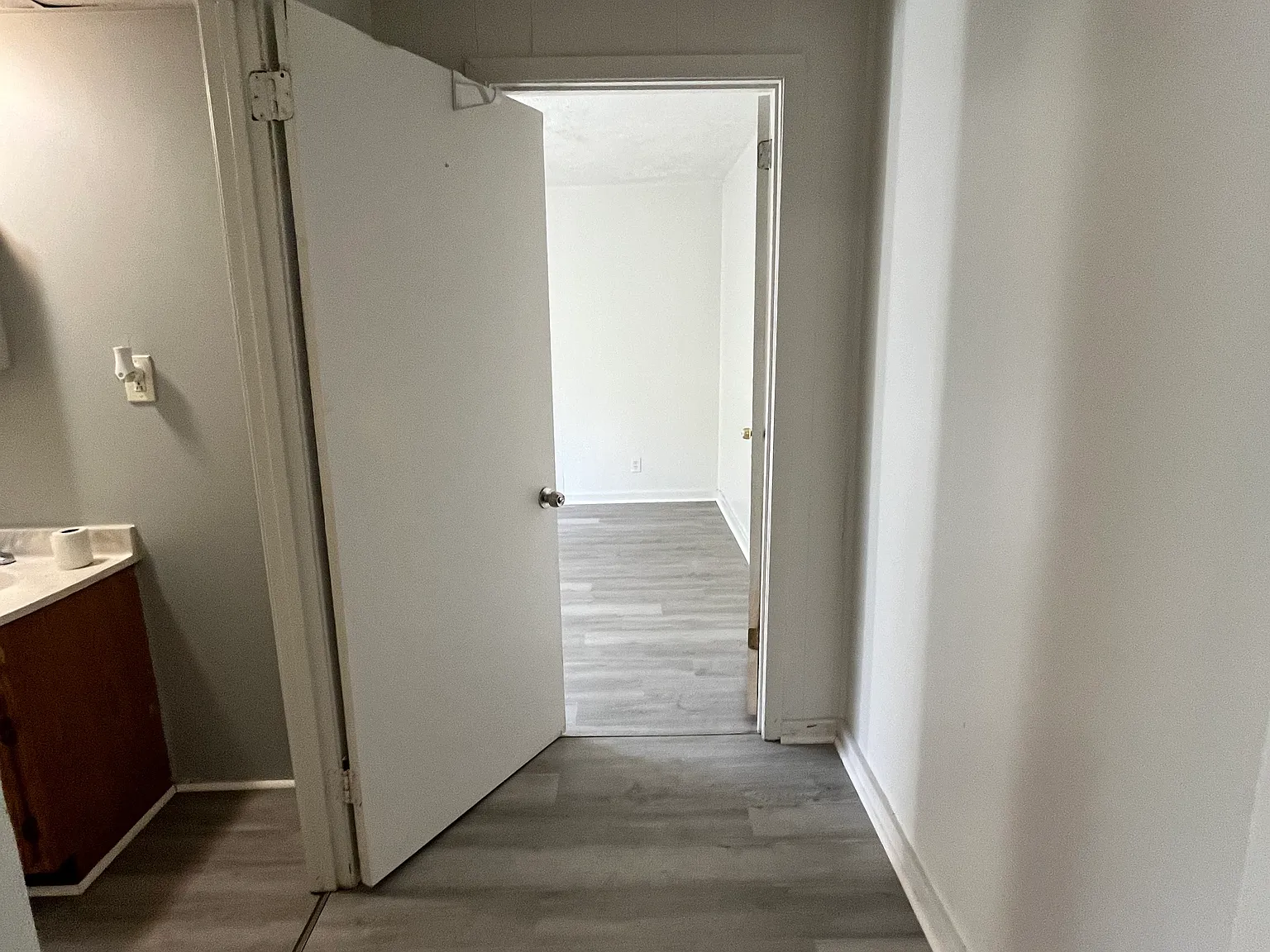 2449 Woodbine Ave — Photo 3