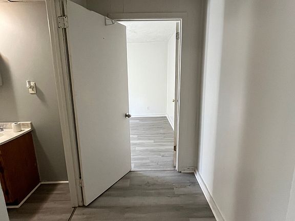 3rd image of 2449 Woodbine Ave APT 1