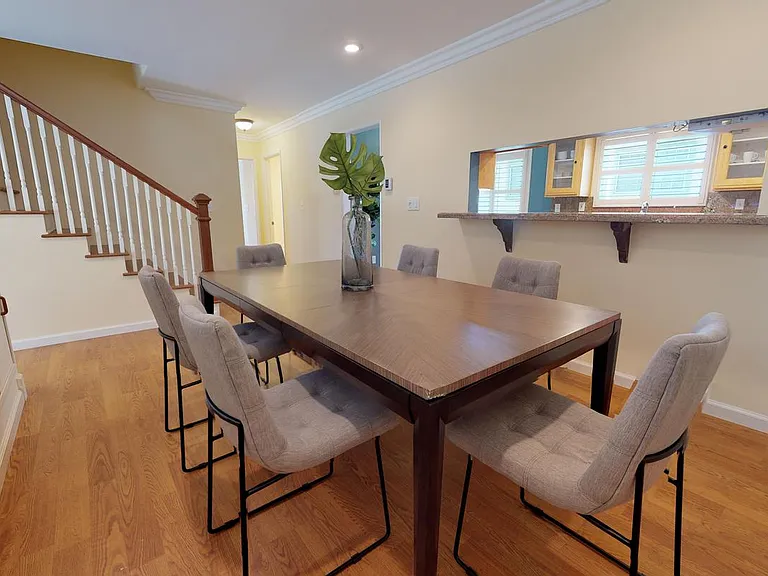 2112 Warfield Ave #5 — Photo 3
