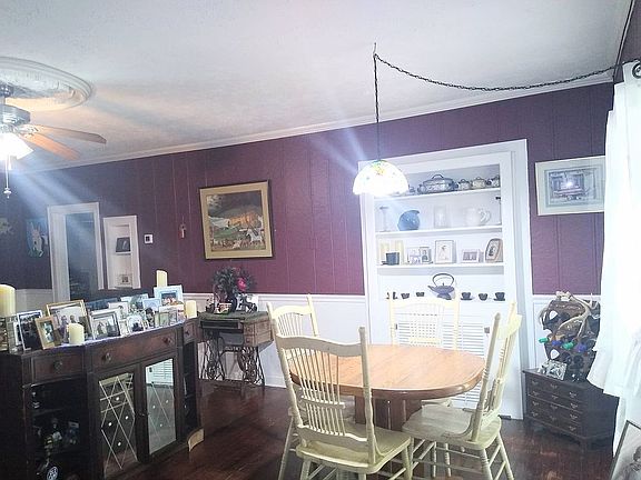 4th image of 2327 Amelia Ave