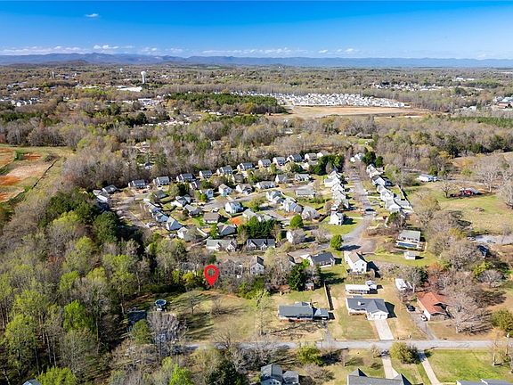 5th image of 217 Walter St