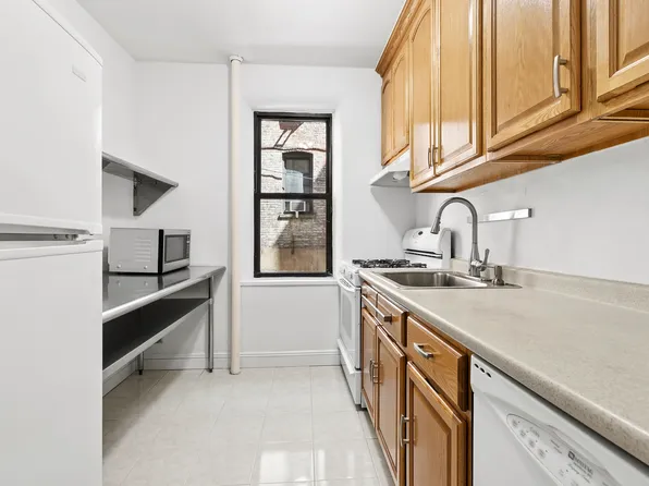 30-83 Crescent Street image 8 of 11