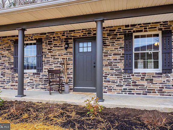 5th image of 524 W Gateway Dr