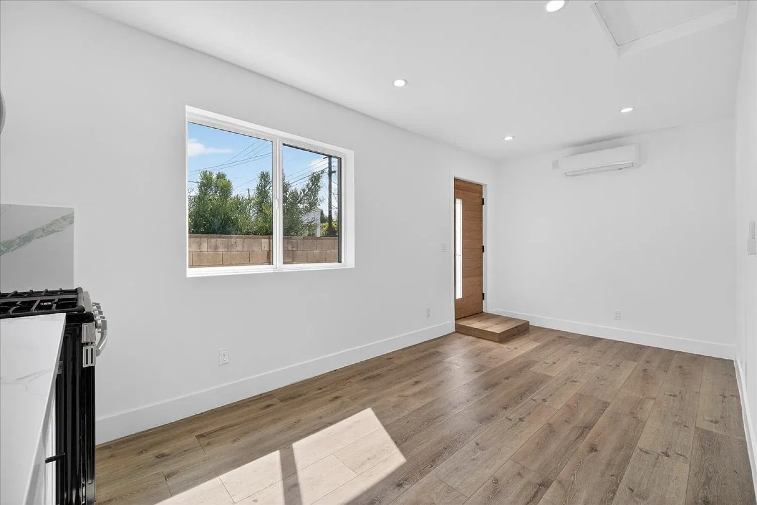 1 bed, 500 sqft, $1,945 — Photo 3