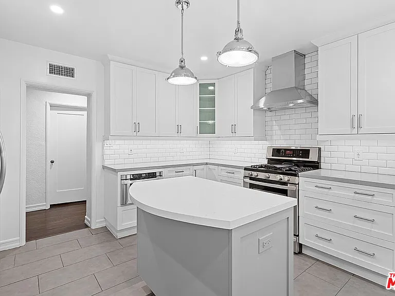 6611 W 6th St — Photo 13