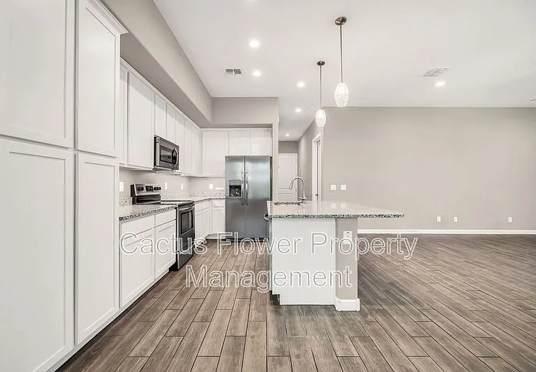 3067 N 33rd Pl — Photo 15