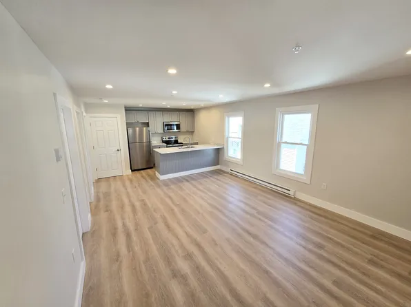 24 Cutts St #302, Biddeford, ME 04005