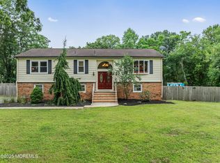 72 Molly Pitcher Ln, Freehold, NJ 07728