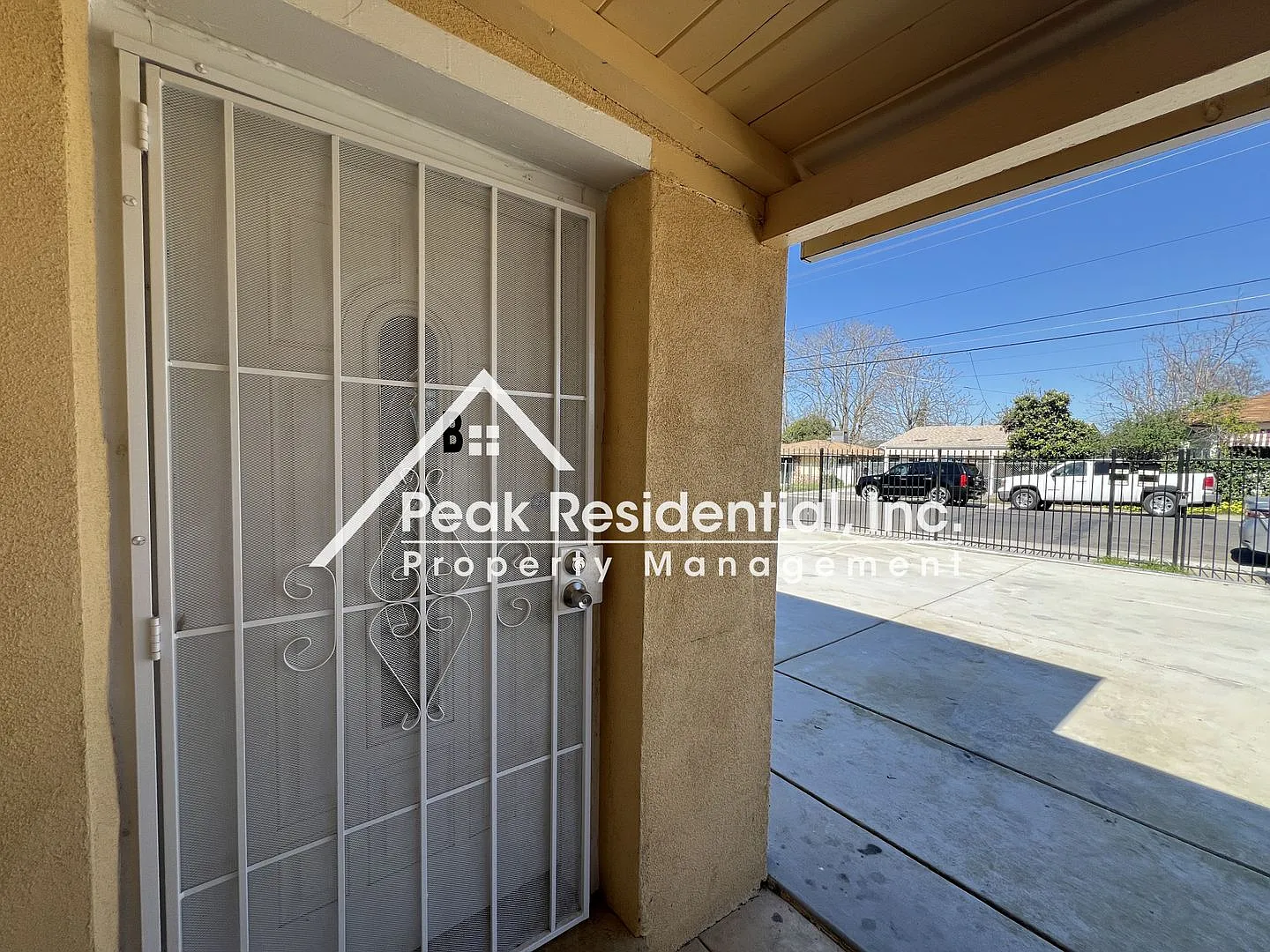 Charming 2bd/1ba Duplex- 5 Minutes From UCD Med Center! — Photo 2