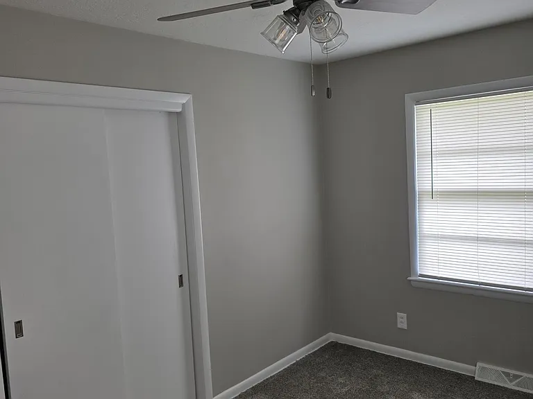 8718 Glenwood Ave — Photo 14