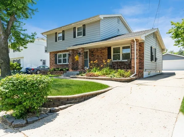 3012 E 32nd St, Des Moines, IA 50317