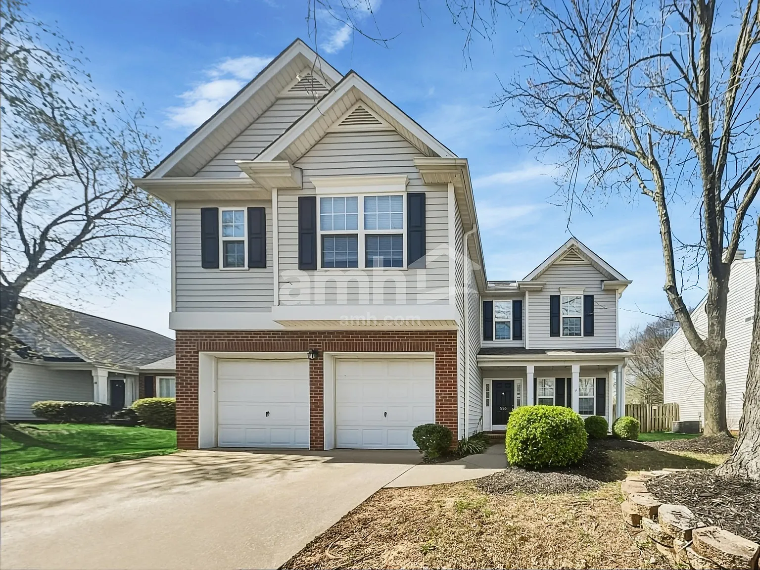 4 bed, 2.5 bath, 2000 sqft, $2,200 — Photo 1
