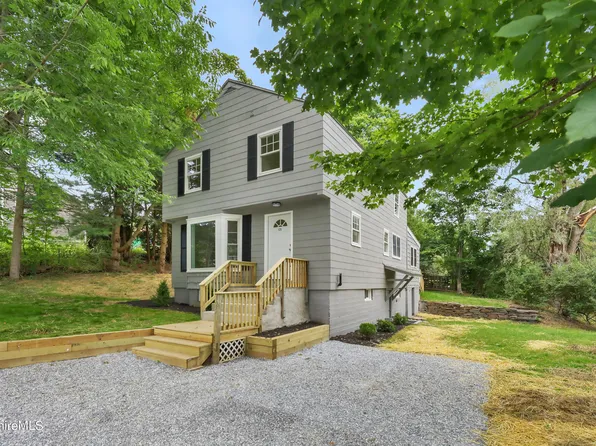 125 Commonwealth Ave, Hinsdale, MA 01235