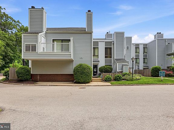 2nd image of 1750 Oakwood Ter APT 17A