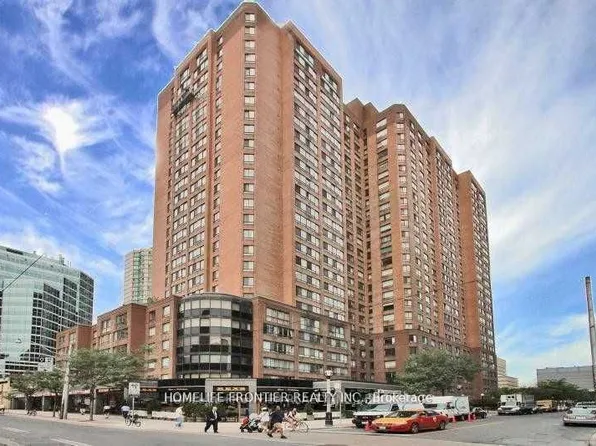 633 Bay St, Toronto, ON