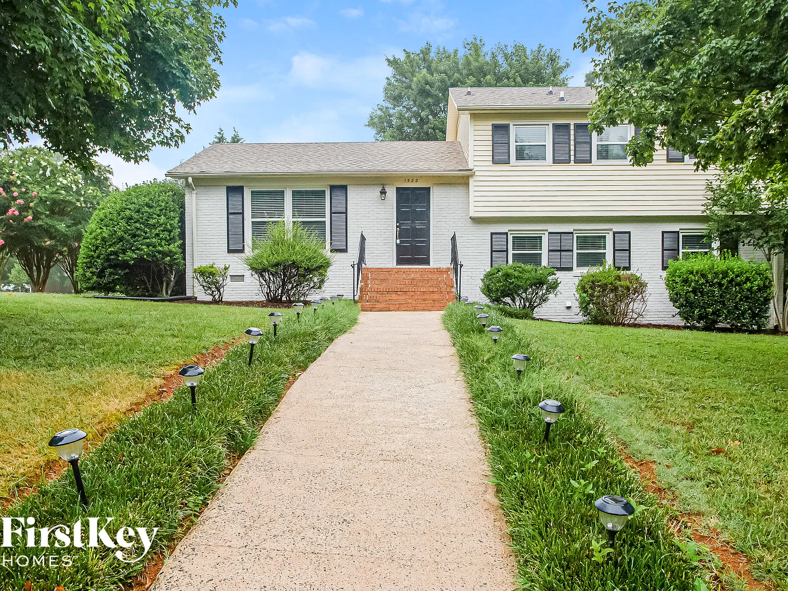 4 bed, 2.5 bath, 1824 sqft, $2,280 — Photo 1