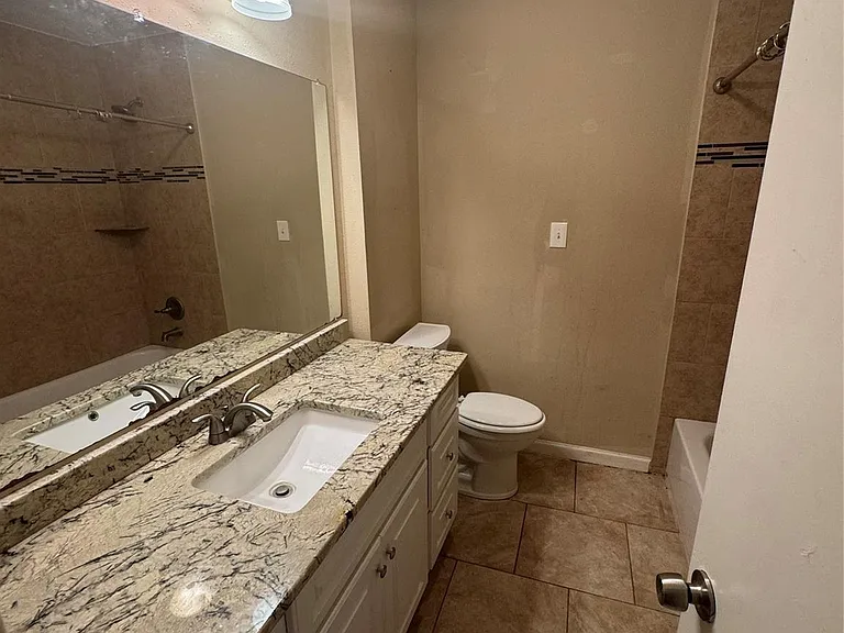 13418 Oak Ledge Dr — Photo 4