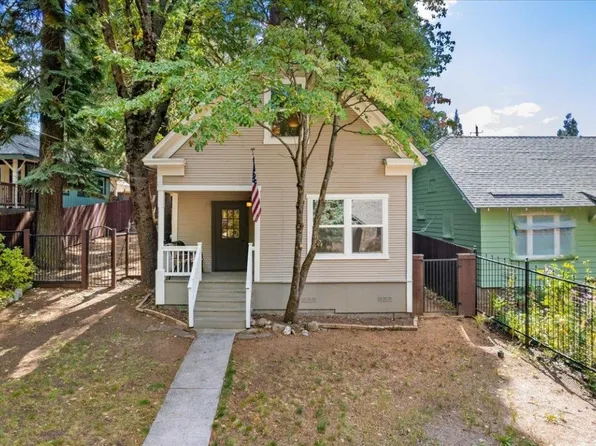 303 McCloud Ave, Mount Shasta, CA 96067