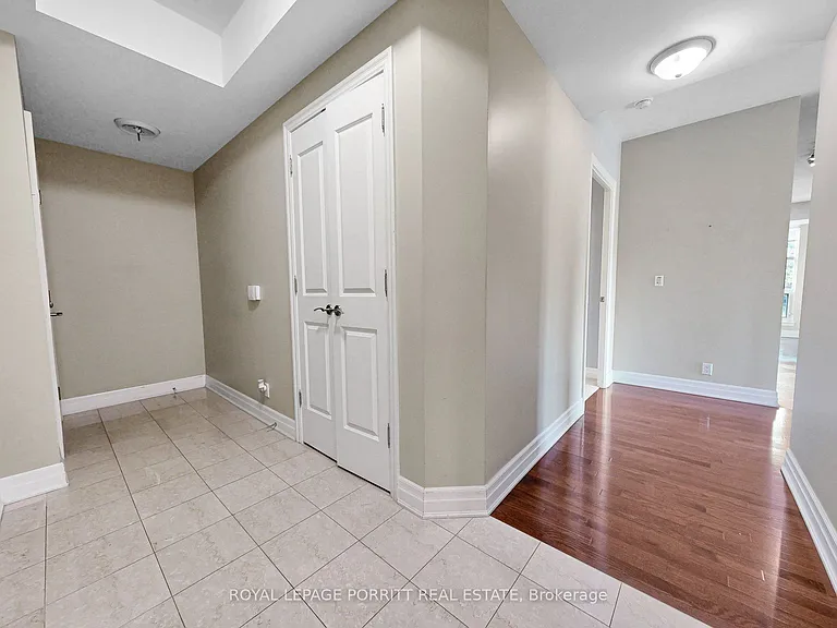 9 Burnhamthorpe Cres #309 — Photo 3
