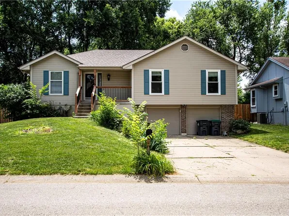 1016 SW Eastman St, Blue Springs, MO 64015