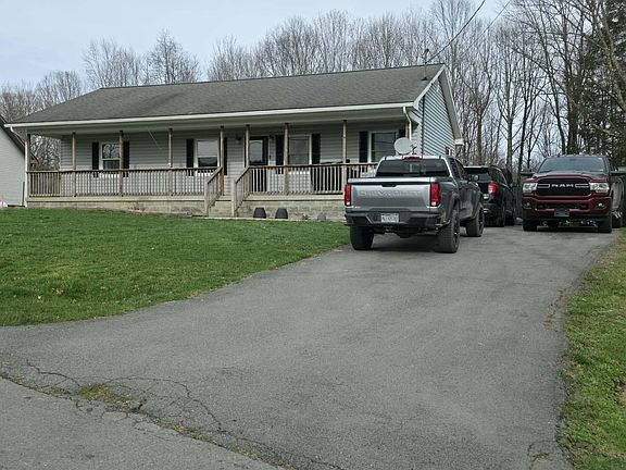 3rd image of 375 Deer Creek Cir