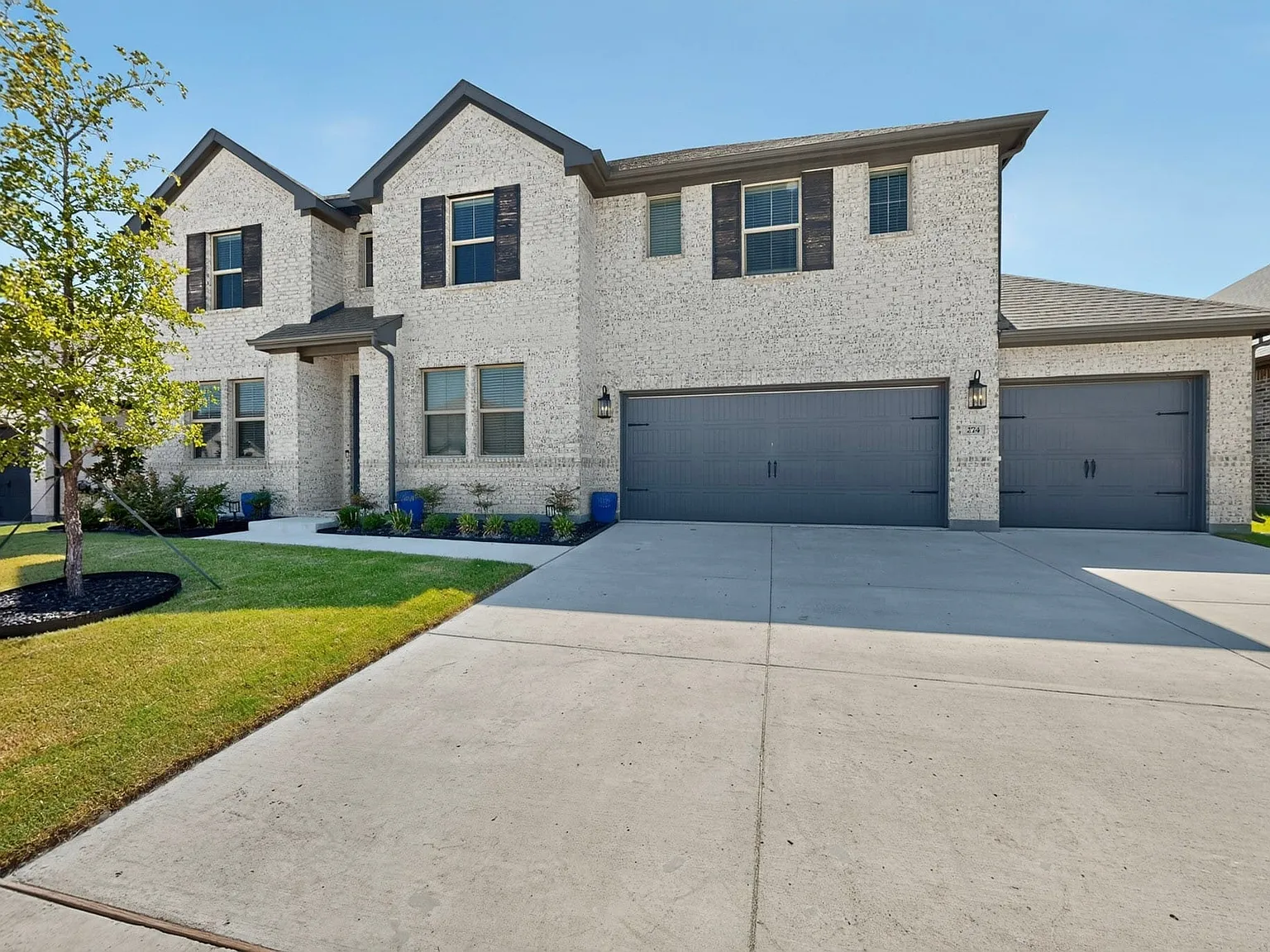5 bed, 4.5 bath, 3716 sqft, $3,800 — Photo 3