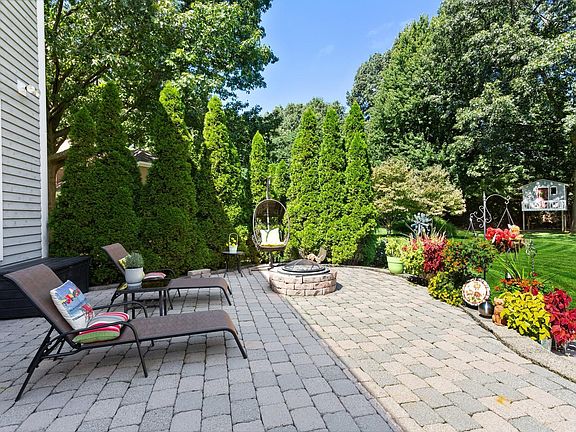 4th image of 3163 Estates Dr N