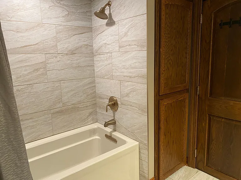 Downstairs full bath