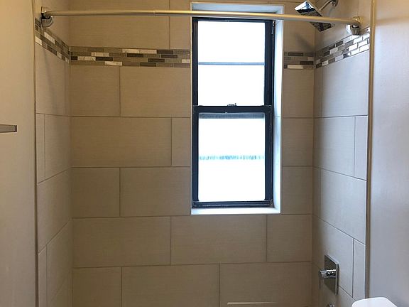 5th image of 841 W Sunnyside Ave APT 303