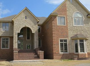 5695 Branford Dr, West Bloomfield, MI 48322