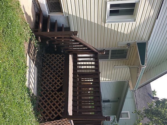4th image of 2913 Endicott Ave