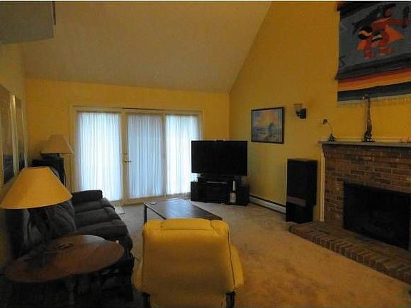 4th image of 4 Cobble Creek Dr #B