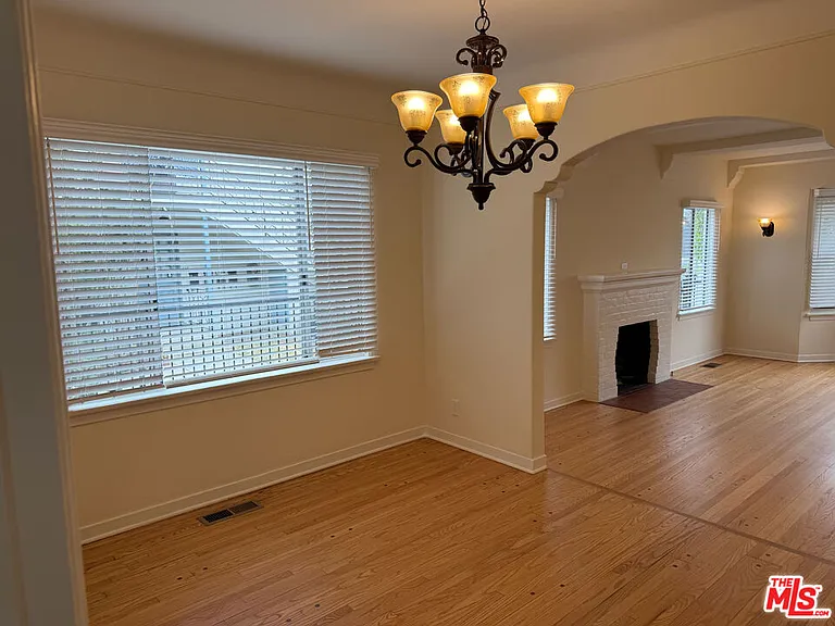 617 W Glenoaks Blvd — Photo 5