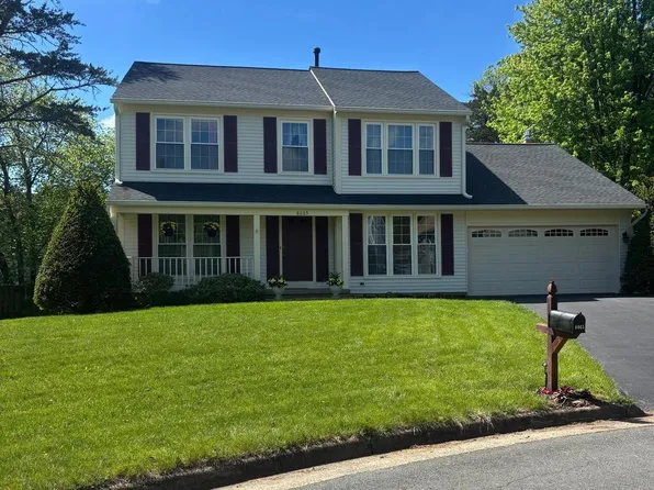 8065 Crimson Leaf Ct, Gainesville, VA 20155