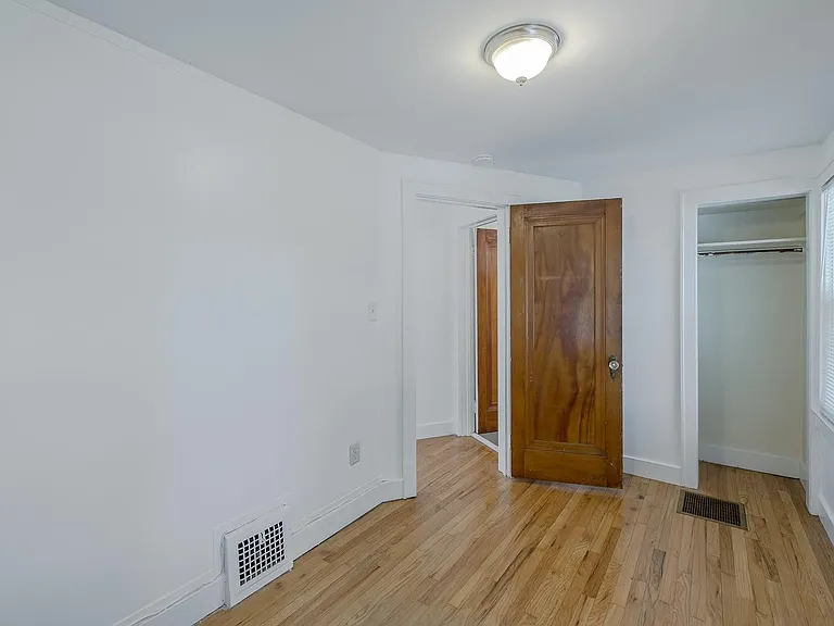 122 W Houstonia Ave — Photo 32