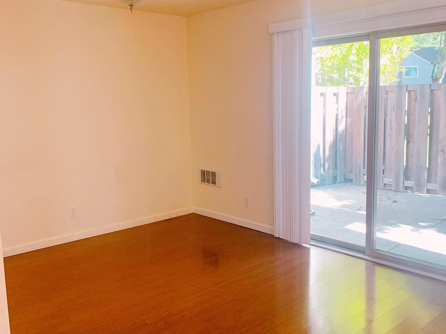 4 bed, 2.5 bath, 1506 sqft, $4,895 — Photo 3