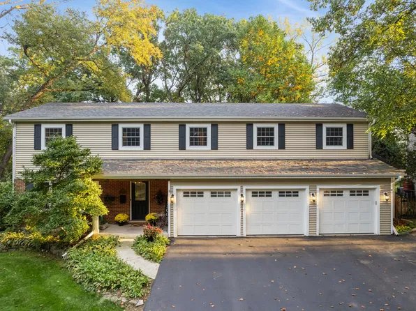895 Ellynwood Dr, Glen Ellyn, IL 60137