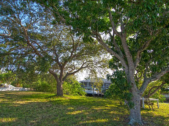 2nd image of 206 1st St