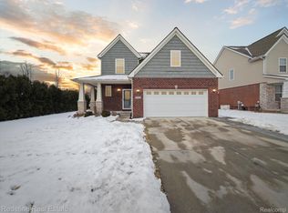 7917 Chestnut Dr, Westland, MI 48185