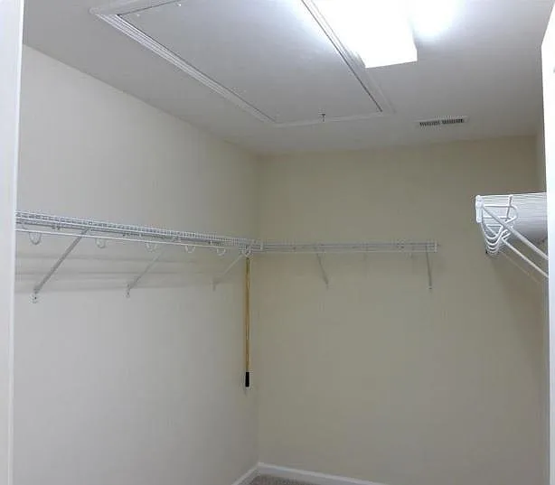 1041 Lakebrink Dr — Photo 14